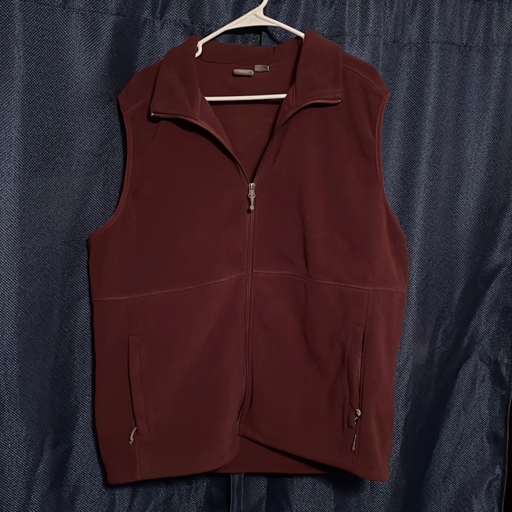 White Sierra brand vest, Large, Maroon